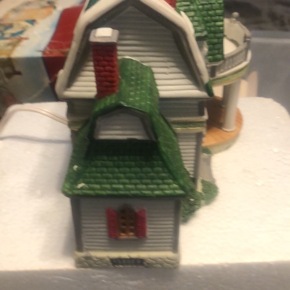 CHRISTMAS TIME selling part of my Christmas village - Picture 2 of 4